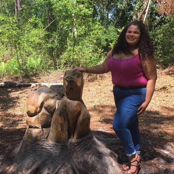 Meet your Posher, Alyssa - Picture 1 of 1